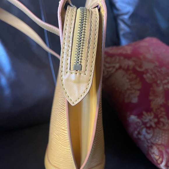 Elegant Louis Vuitton Epi Saint Jacques Tote Bag - Picture 6 of 12